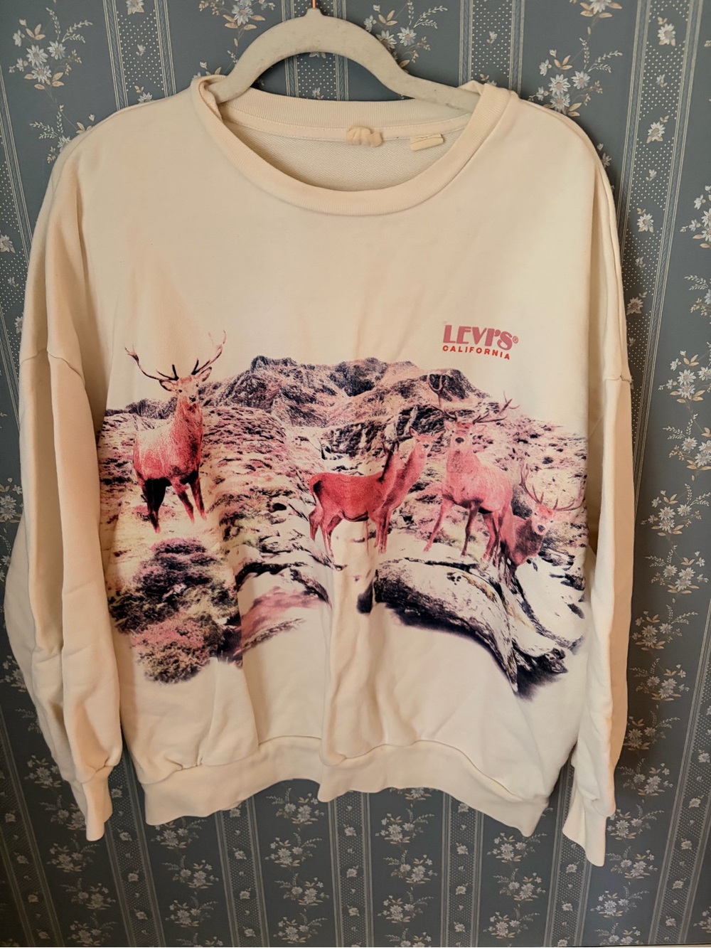 Levi's Cream Graphic Sweatshirt with Deer Scene